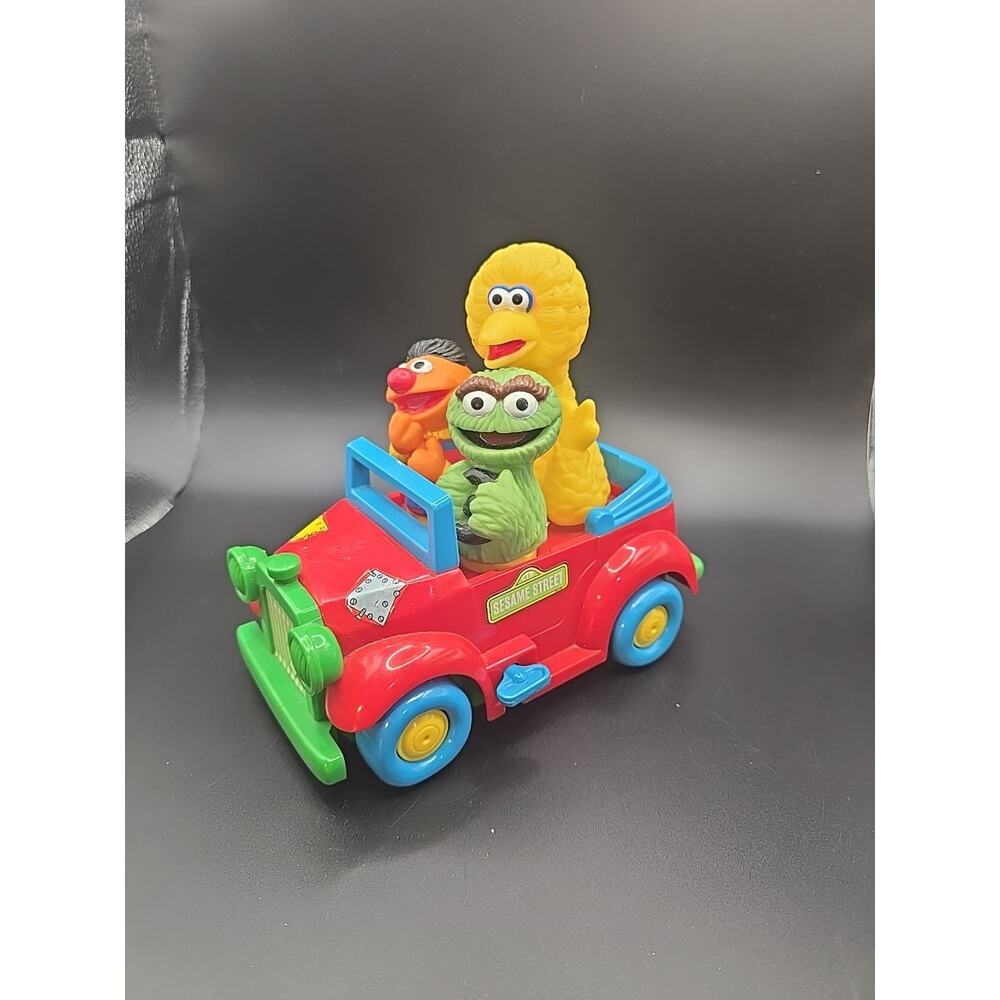 VTG 1988 SESAME STREET WINDUP JALOPY CAR ILLCO TOY WORKS OSCAR ERNIE BIG BIRD